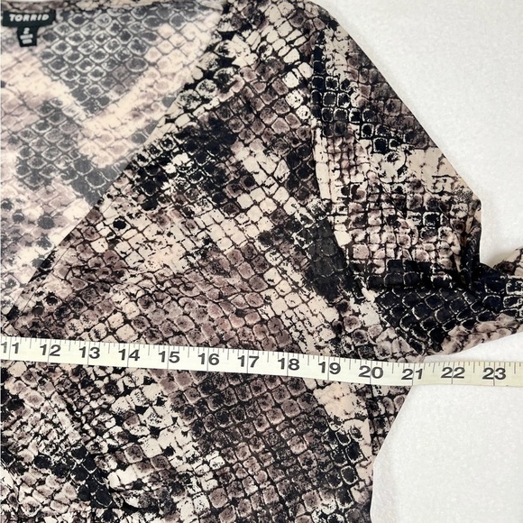 TORRID Animal Print Snakeskin Sheer Lightweight Mesh Babydoll Blouse Size 2X - Picture 14 of 14